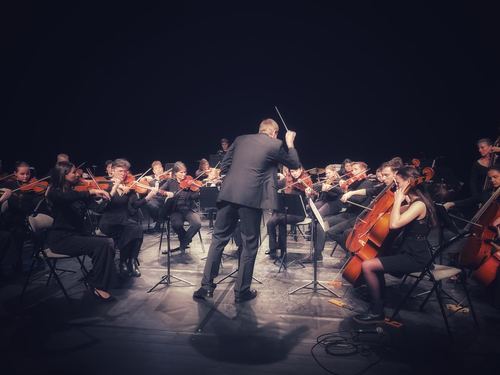 L'orchestre sur la scène de la Nef